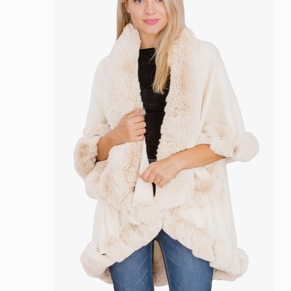 Nu Shuz Key West Jackets & Blazers - Nu Shuz Luxury Layered Beige Faux Fur Collared Cape Coat One Size